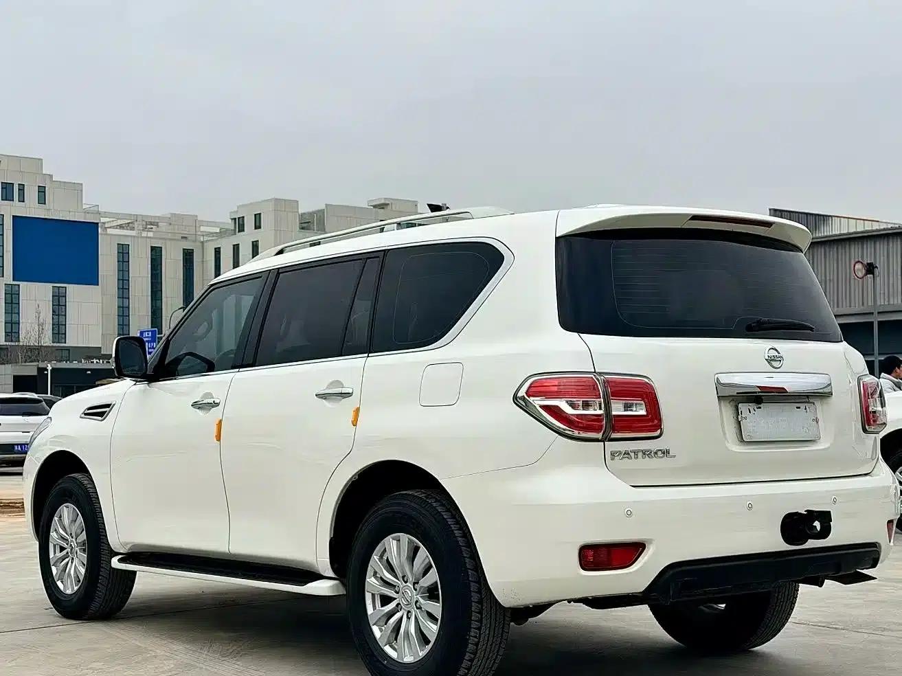 Nissan Patrol 2018 4.0L Leader Edition — миниатюра 9