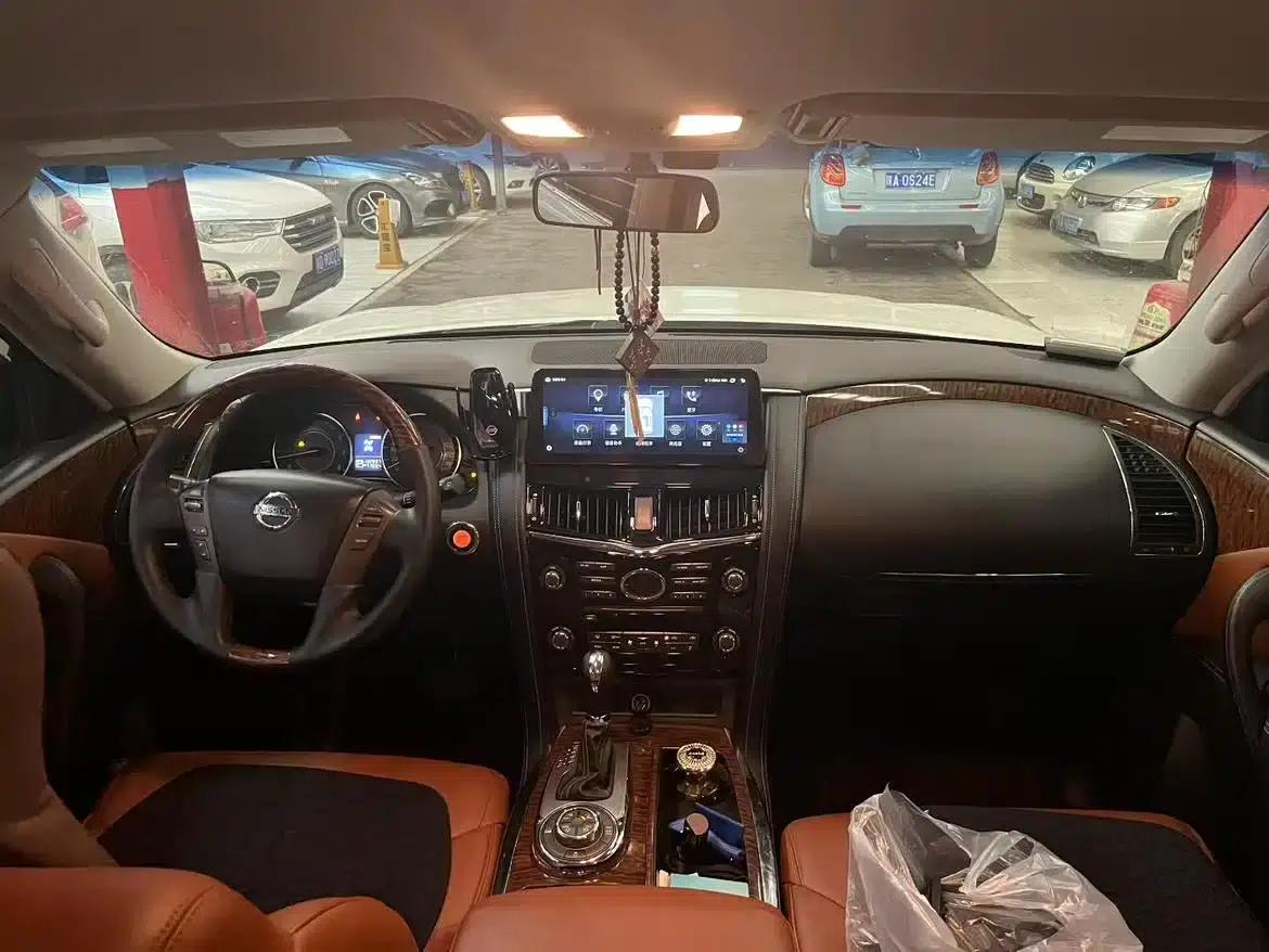 Nissan Patrol 2018 4.0L Leader Edition — миниатюра 5