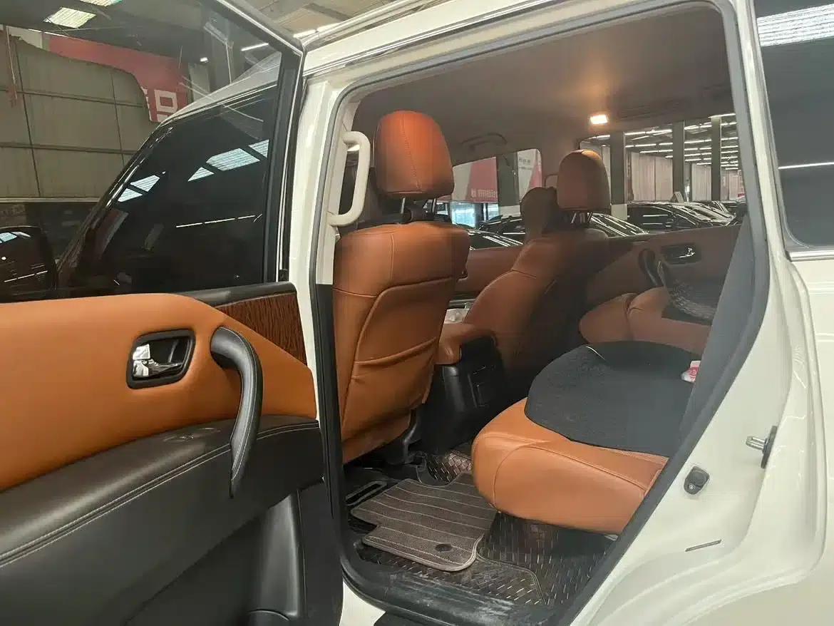 Nissan Patrol 2018 4.0L Leader Edition — миниатюра 6