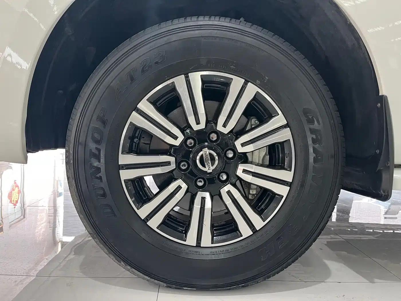Nissan Patrol 2018 4.0L Leader Edition — миниатюра 12