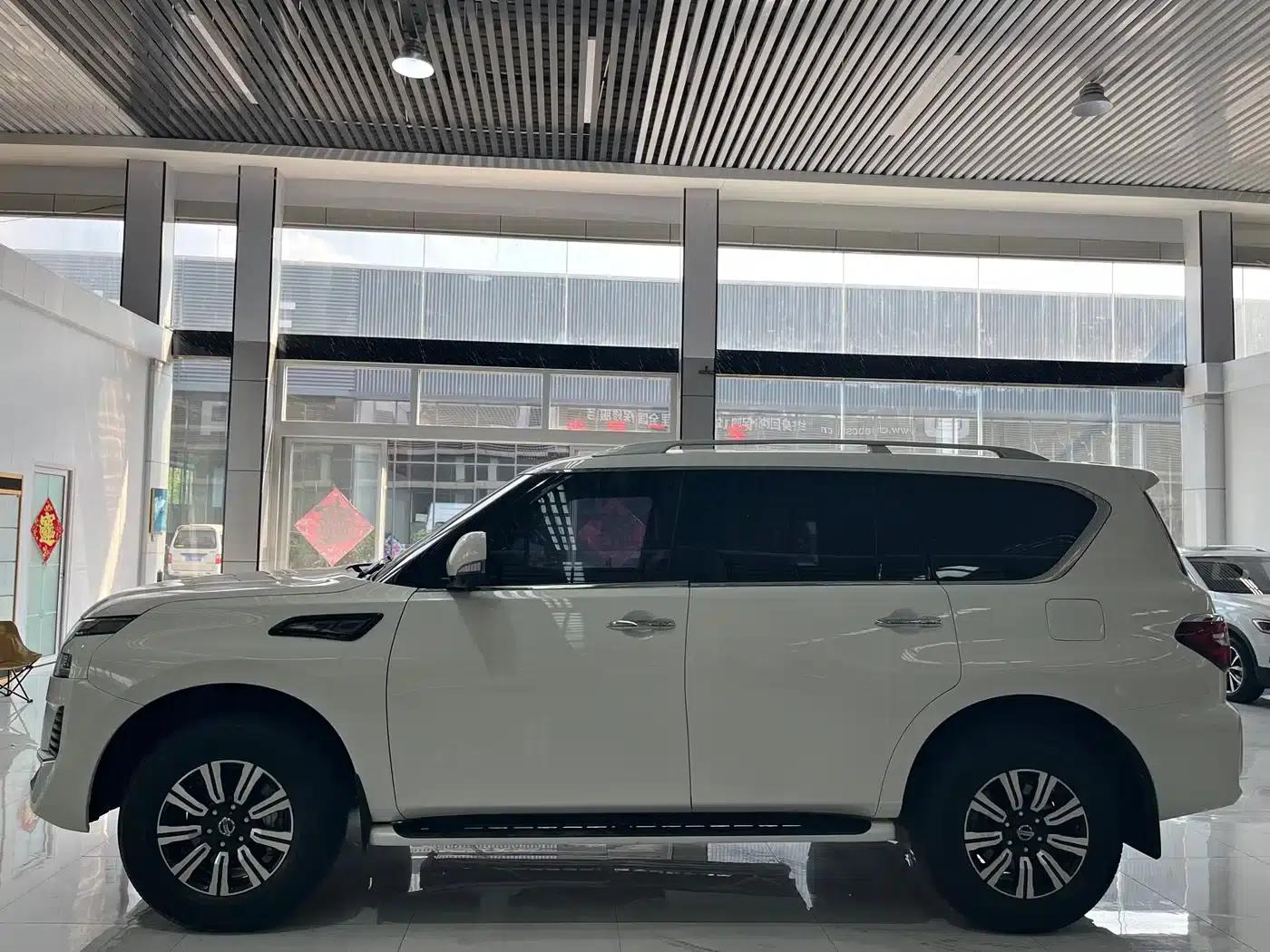 Nissan Patrol 2018 4.0L Leader Edition — миниатюра 3