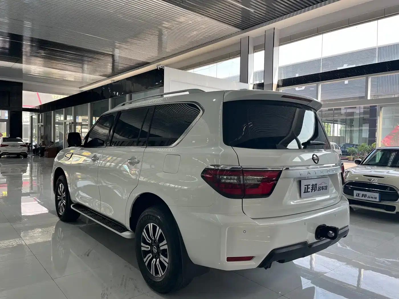 Nissan Patrol 2018 4.0L Leader Edition — миниатюра 5