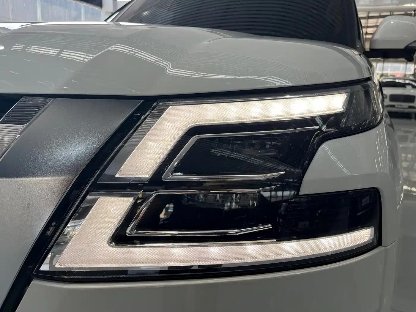 Nissan Patrol 2018 4.0L Leader Edition — миниатюра 10