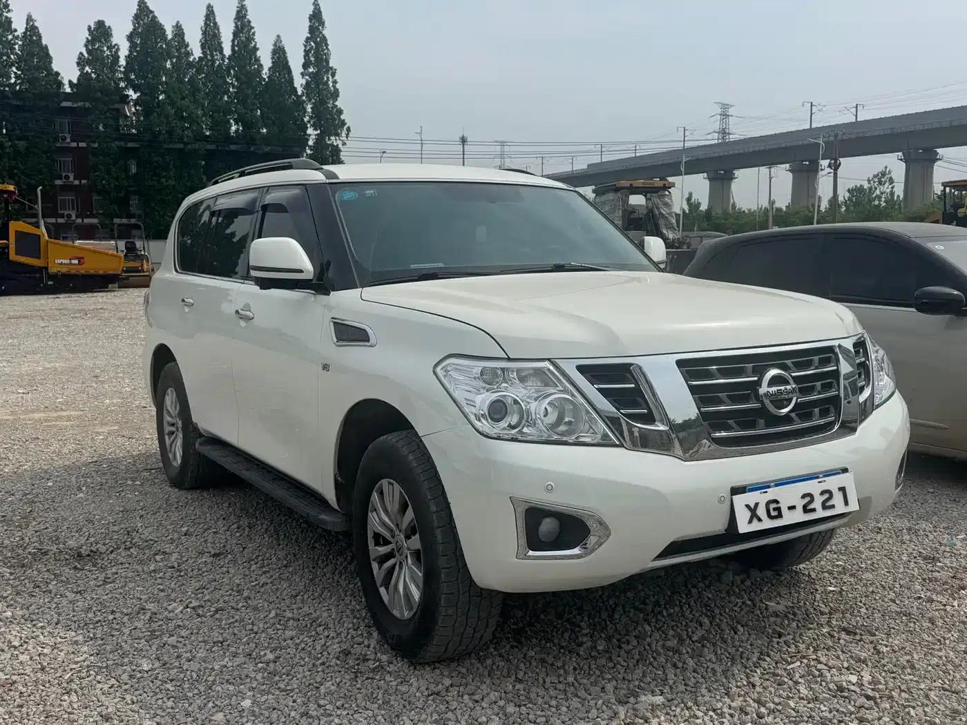 Nissan Patrol 2018 4.0L Leader Edition — миниатюра 3
