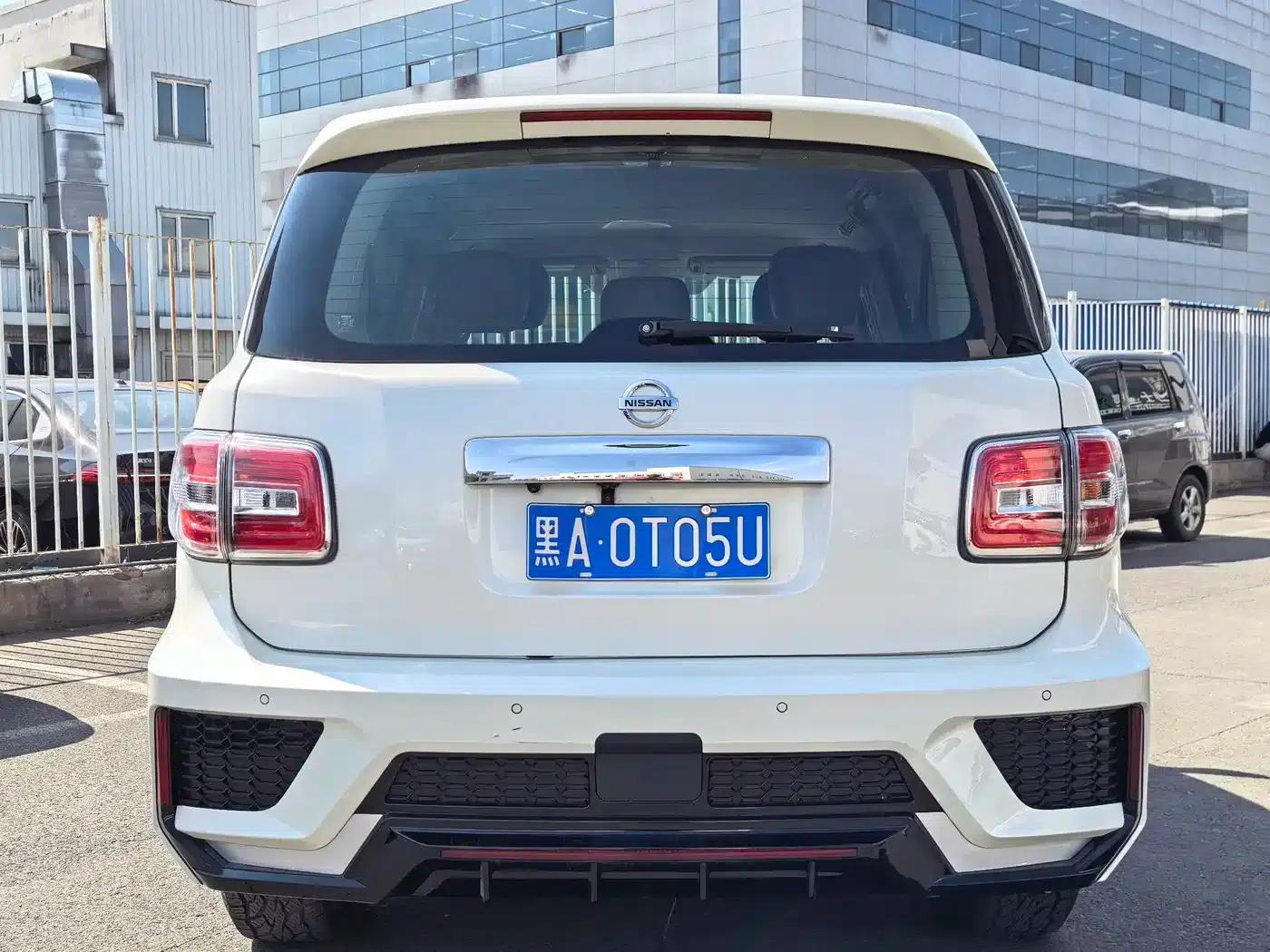 Nissan Patrol 2018 4.0L Leader Edition — миниатюра 6