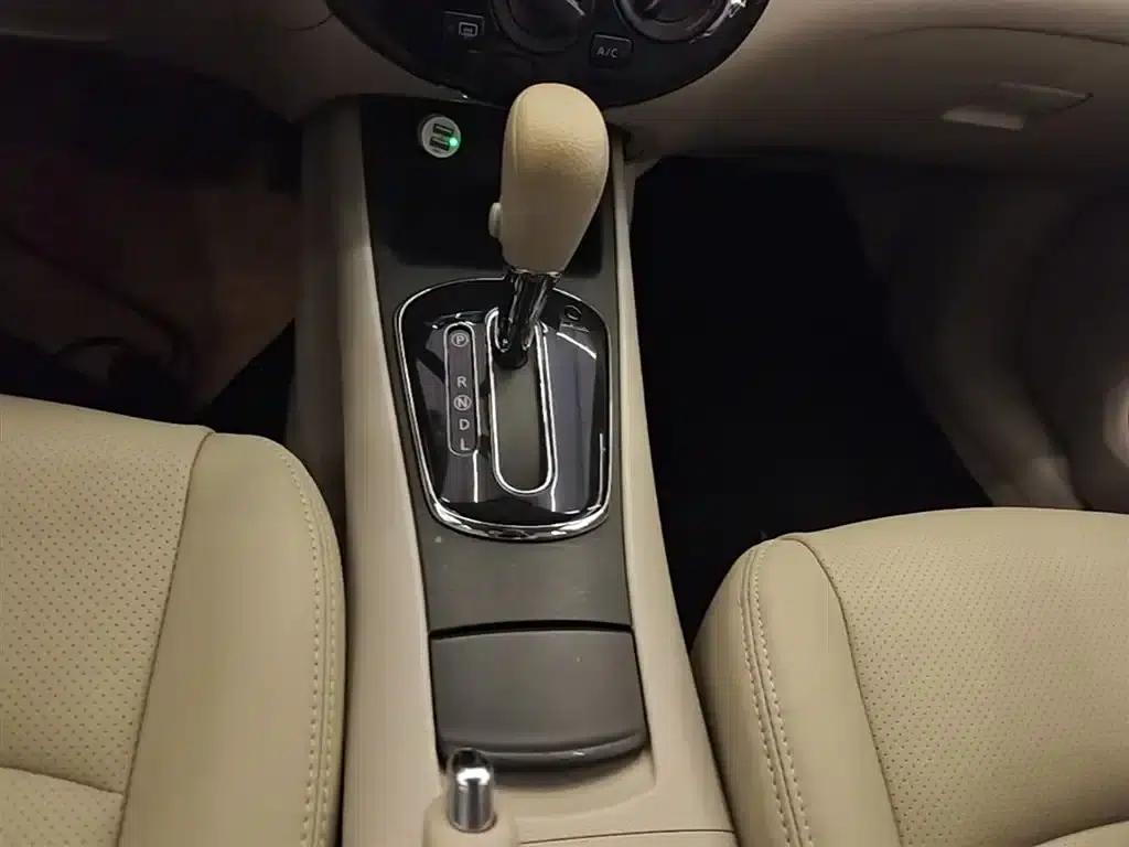 2011 Tiida 1.6L CVT Comfort Model — миниатюра 14