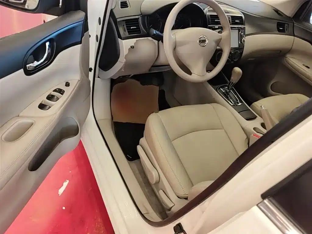 2011 Tiida 1.6L CVT Comfort Model — миниатюра 16