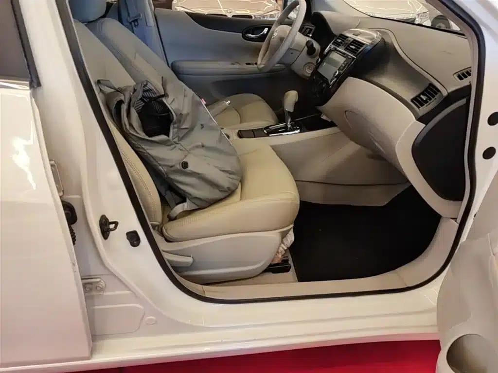 2011 Tiida 1.6L CVT Comfort Model — миниатюра 25