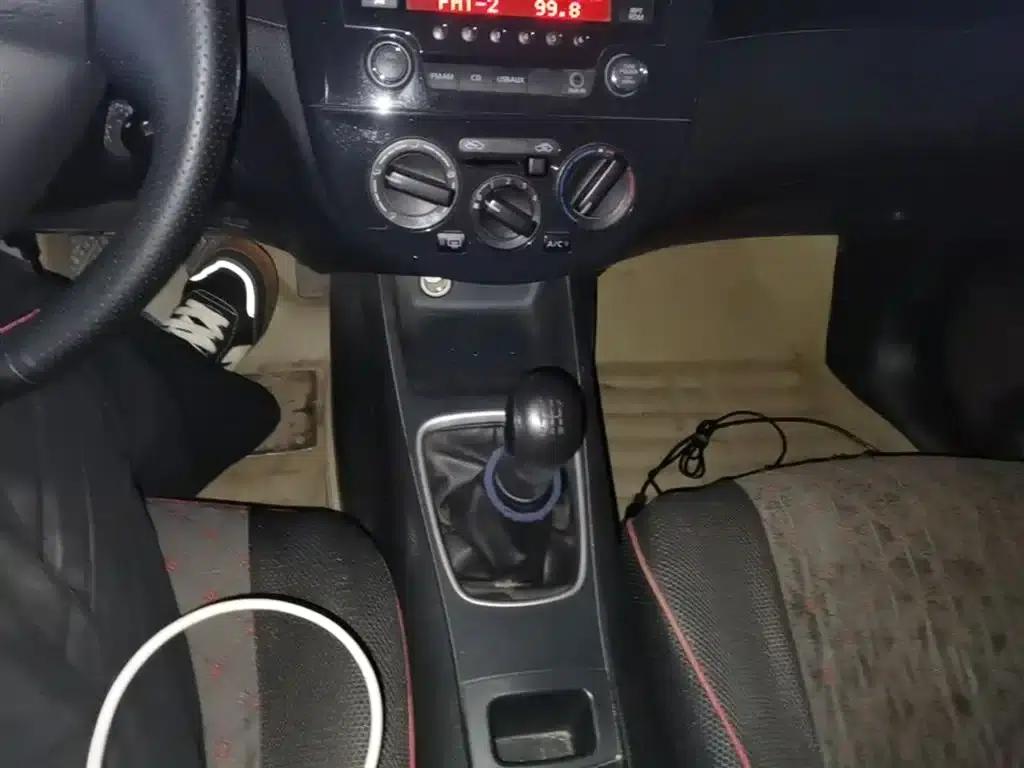 2014 Tiida 1.6L Manual Comfort Model — миниатюра 14