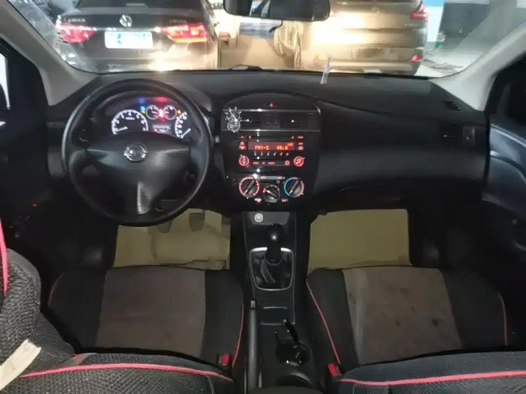 2014 Tiida 1.6L Manual Comfort Model — миниатюра 10