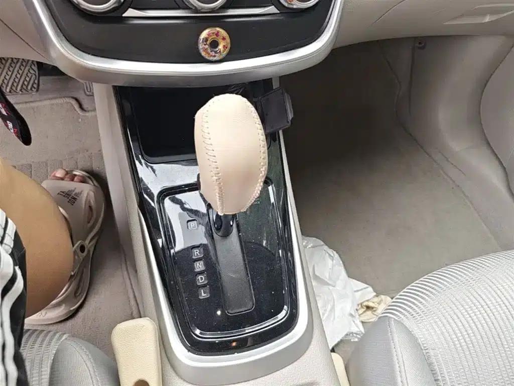 2016 Tiida 1.6L CVT Sport Edition — миниатюра 14