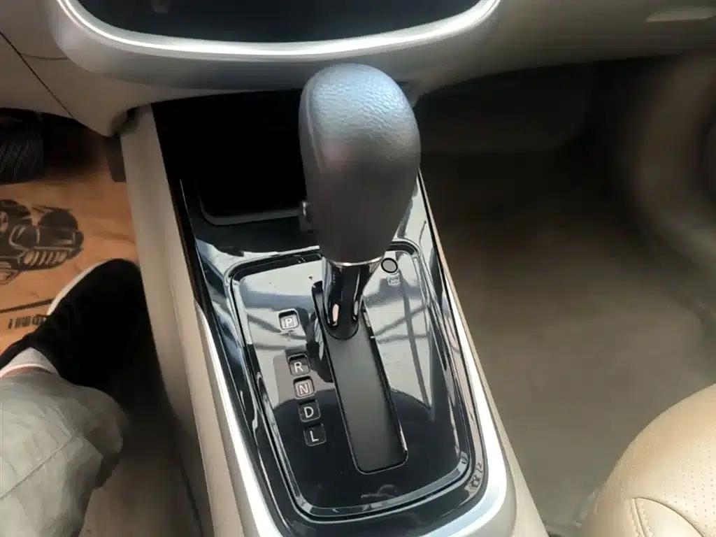 2016 Tiida 1.6L CVT Sport Edition — миниатюра 14