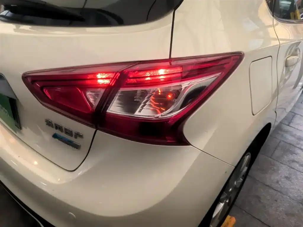 2016 Tiida 1.6L CVT Sport Edition — миниатюра 8