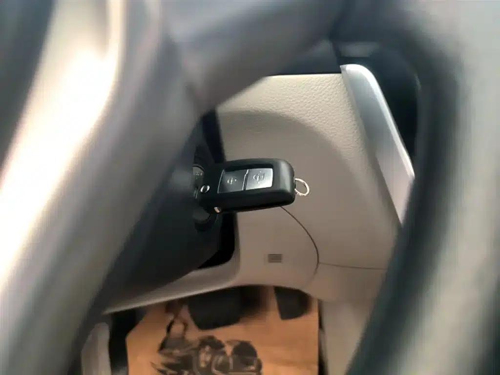 2016 Tiida 1.6L CVT Sport Edition — миниатюра 9
