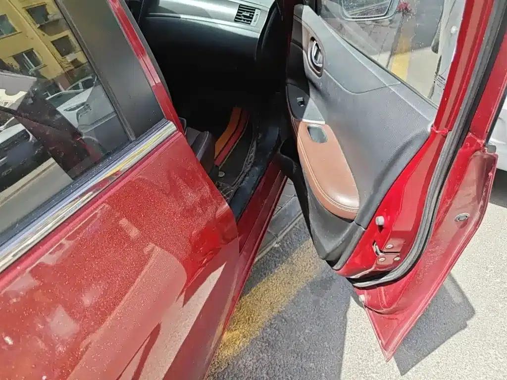 2014 Tiida 1.6L CVT Cool Edition — миниатюра 20