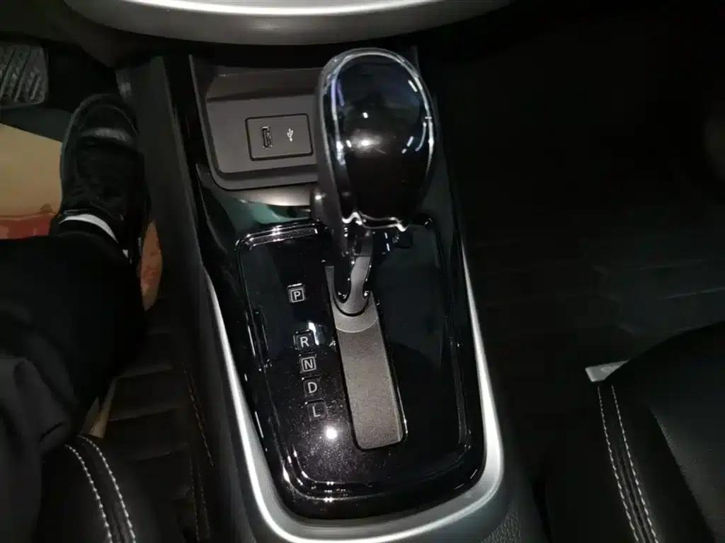 2021 Tiida 1.6L CVT Smart Edition — миниатюра 14