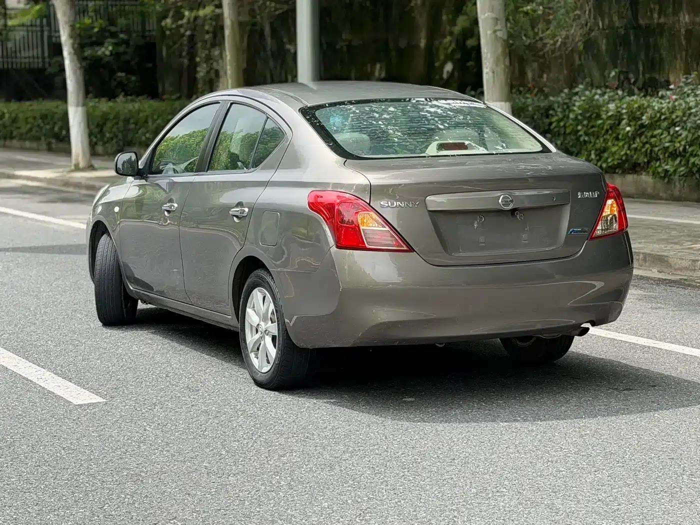 Nissan Sunny 2011 1.5XL CVT Deluxe Edition — миниатюра 14