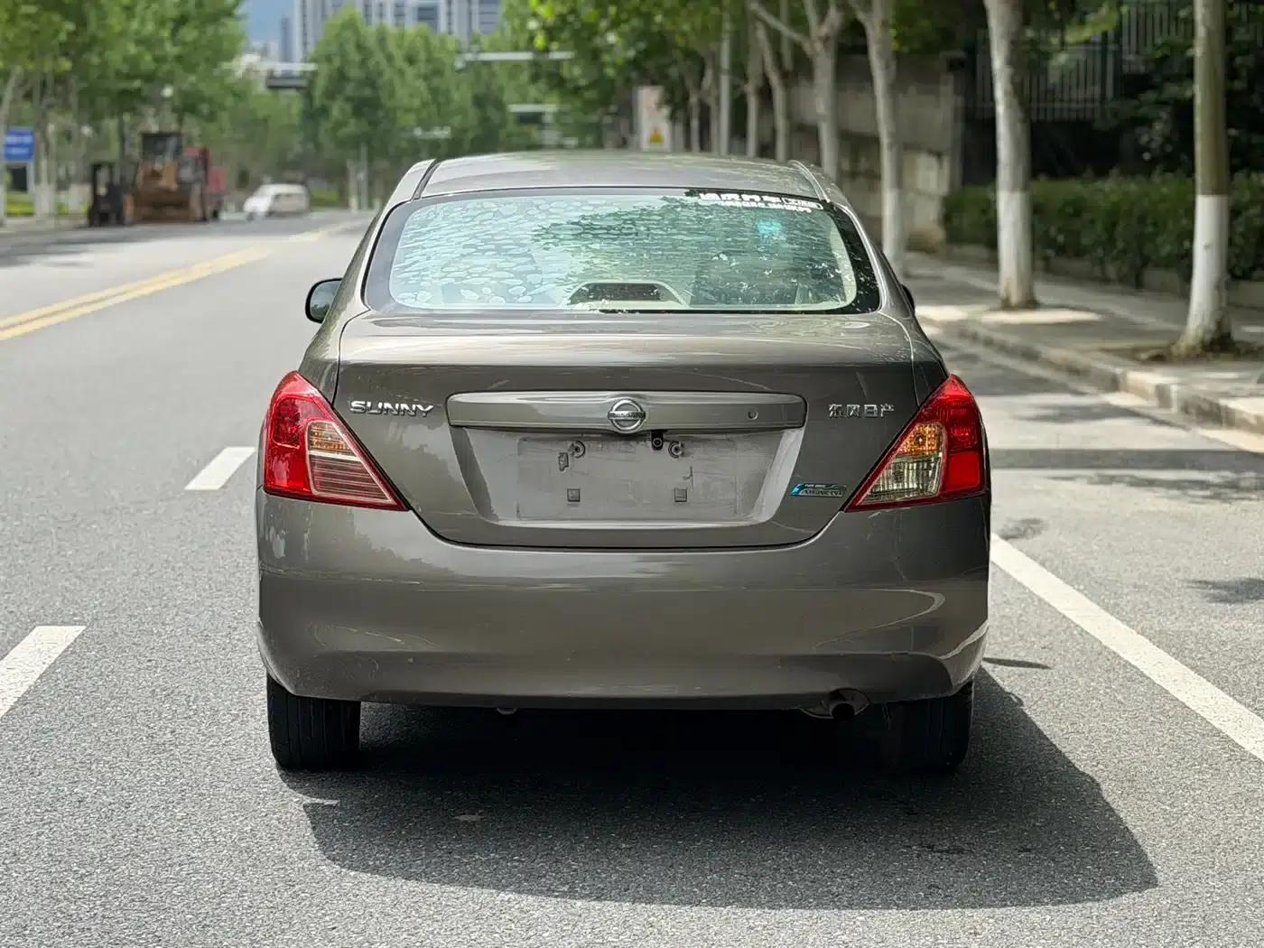 Nissan Sunny 2011 1.5XL CVT Deluxe Edition — миниатюра 15