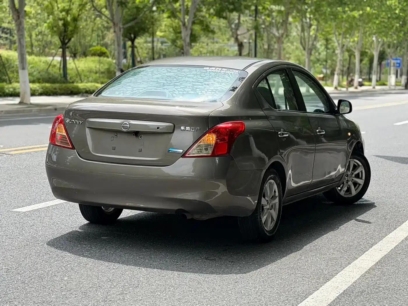 Nissan Sunny 2011 1.5XL CVT Deluxe Edition — миниатюра 16