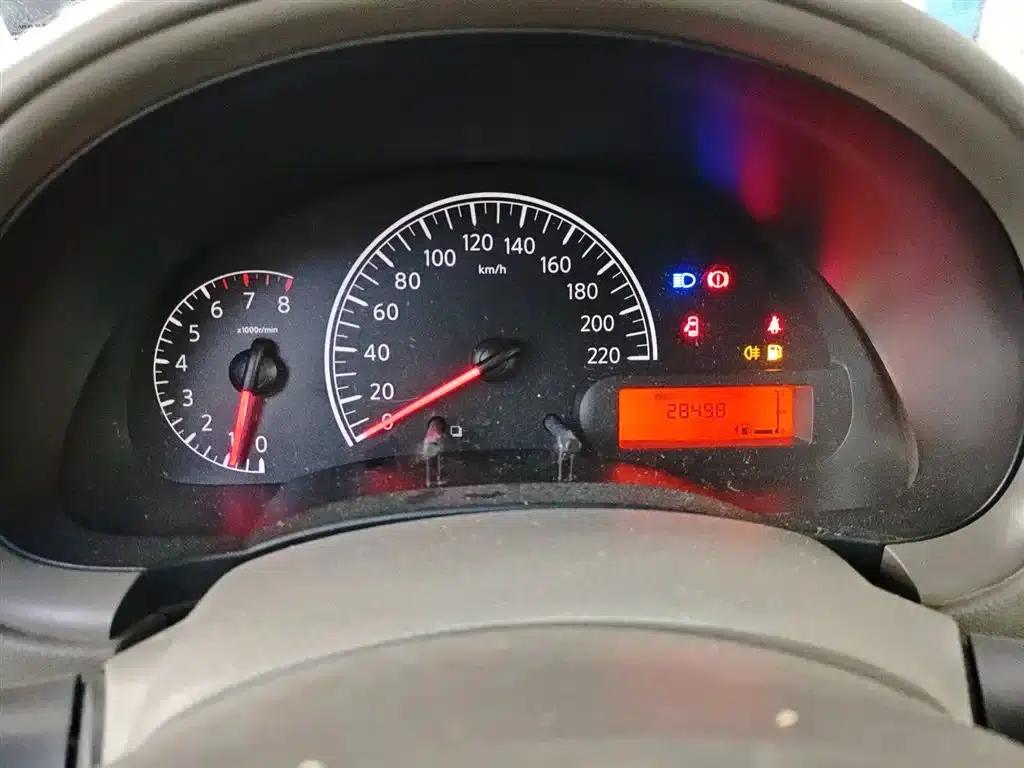 Nissan Sunny 2014 1.5XE Manual Comfort Edition — миниатюра 8