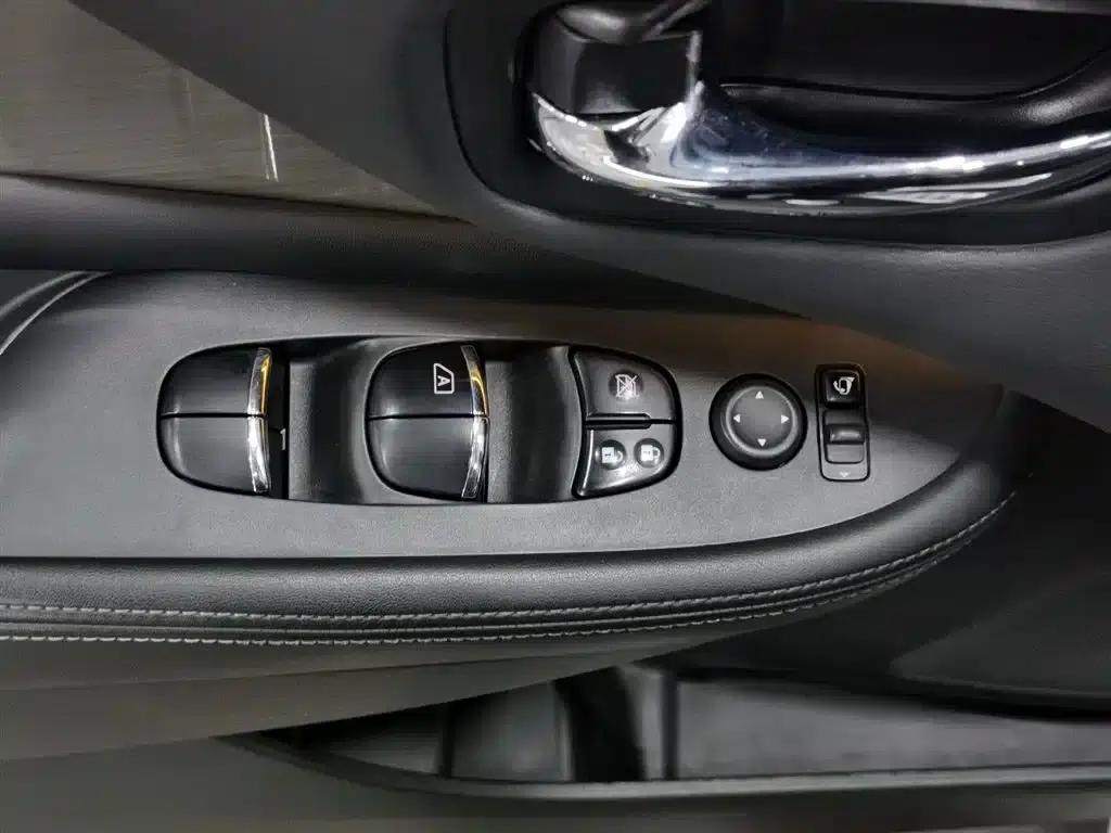 Nissan Murano 2017 2.5L XL 2WD Smart Edition — миниатюра 9