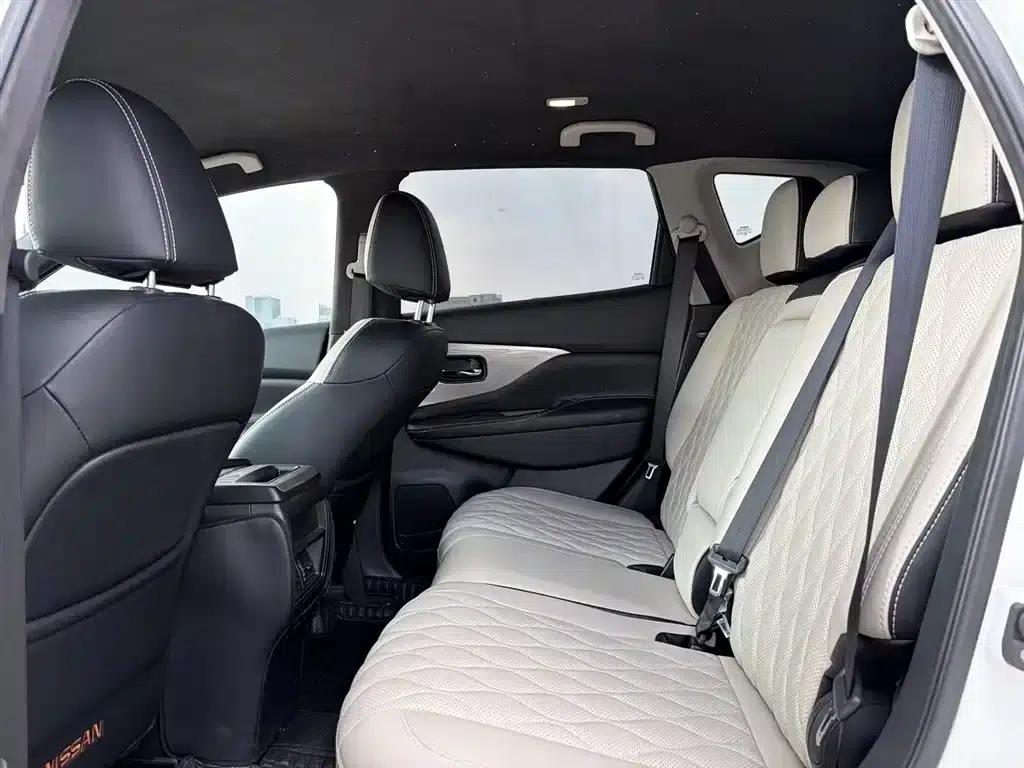 Nissan Murano 2021 2.5L XE 2WD Elite Edition — миниатюра 13