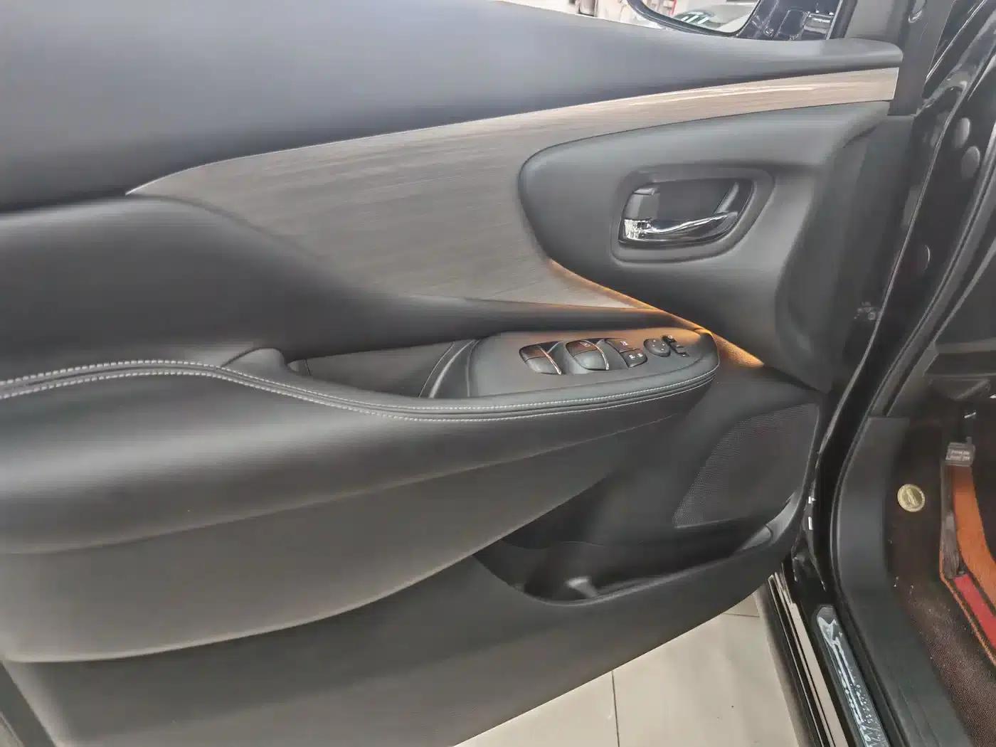 Nissan Murano 2021 2.5L XL 2WD Intelligent Luxury Edition — миниатюра 6