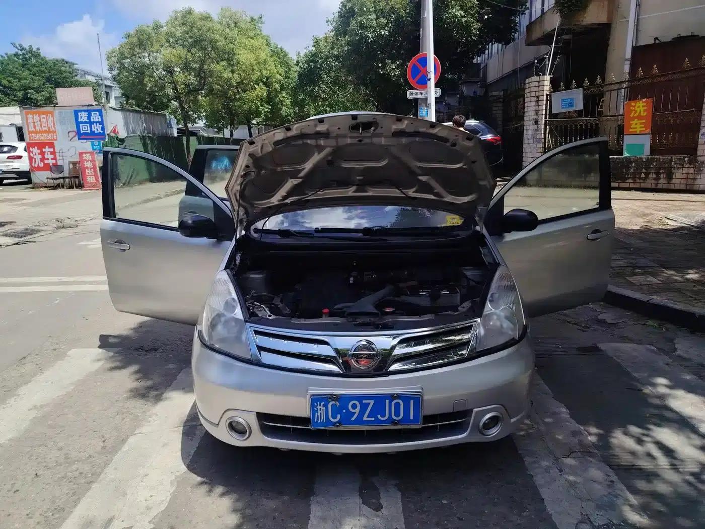 Nissan Livina 2010 Sporty Edition 1.6L Automatic Dynamic Model — миниатюра 11