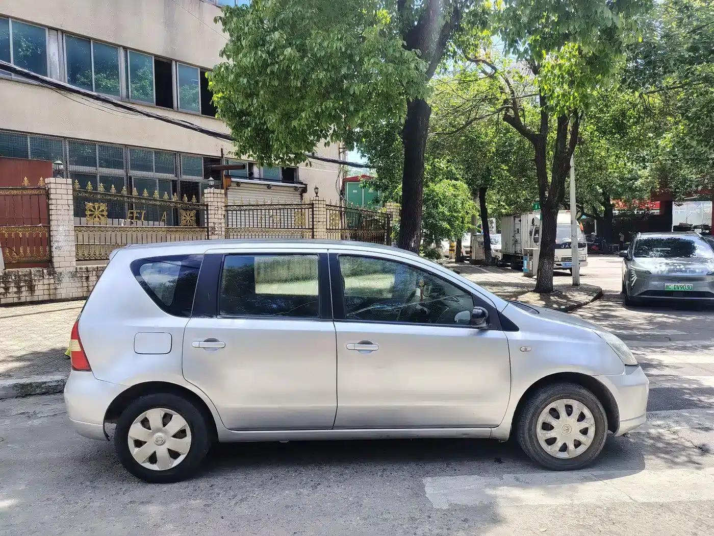 Nissan Livina 2010 Sporty Edition 1.6L Automatic Dynamic Model — миниатюра 7
