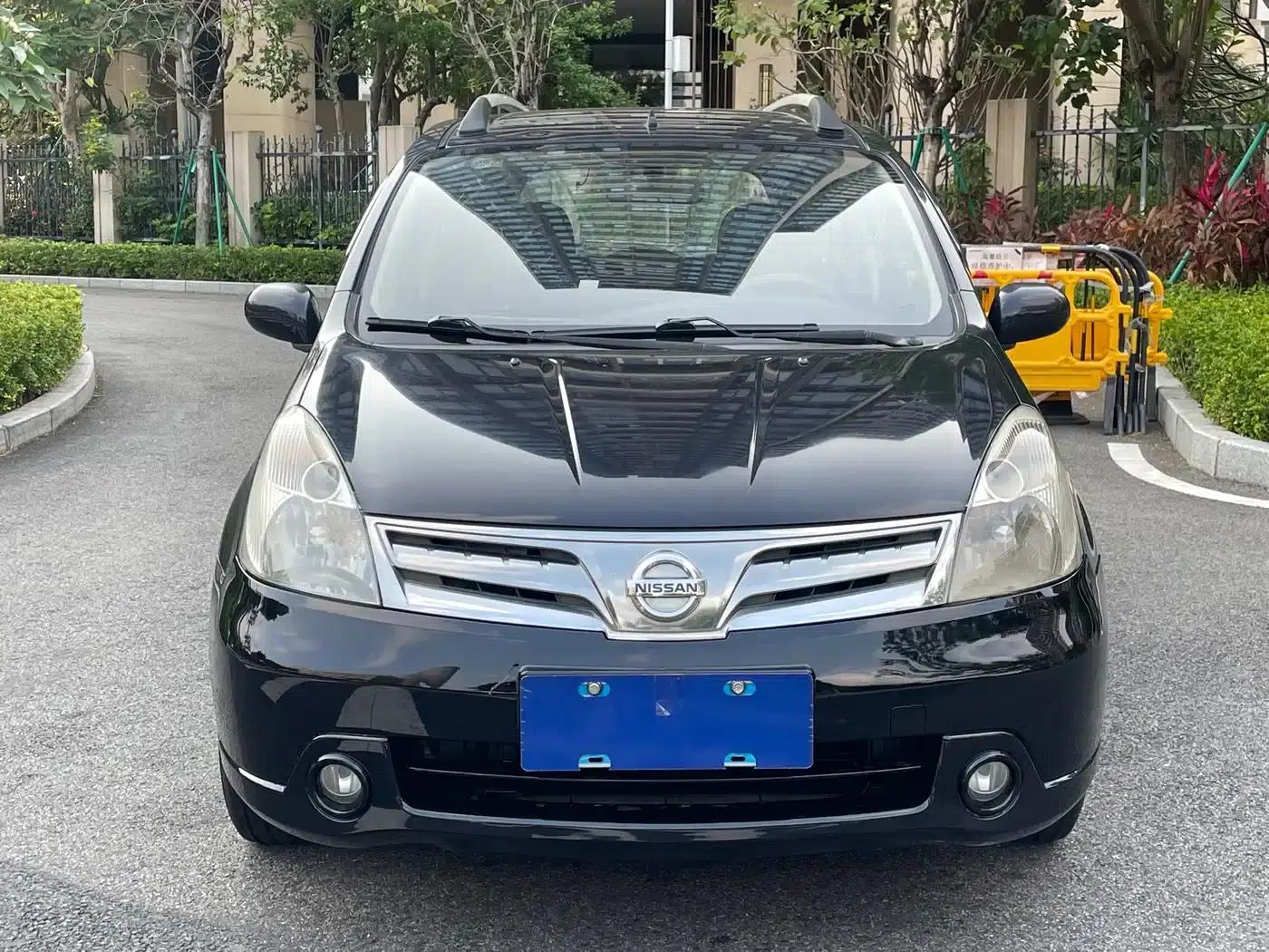 Nissan Livina 2010 Sporty Edition 1.6L Automatic Standard — миниатюра 2