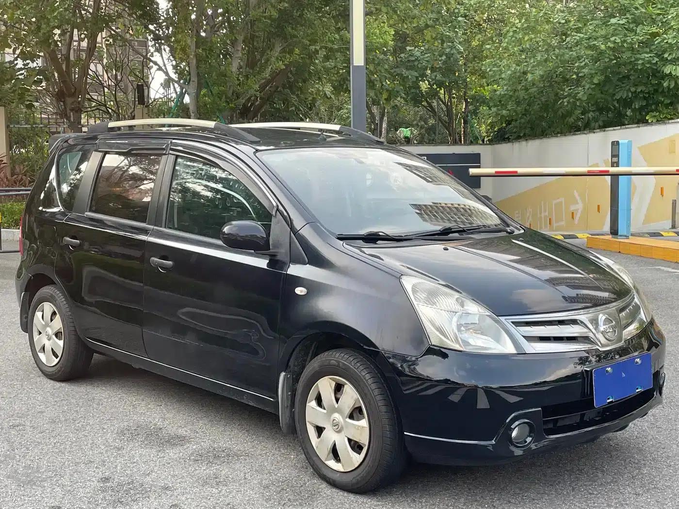 Nissan Livina 2010 Sporty Edition 1.6L Automatic Standard — миниатюра 3