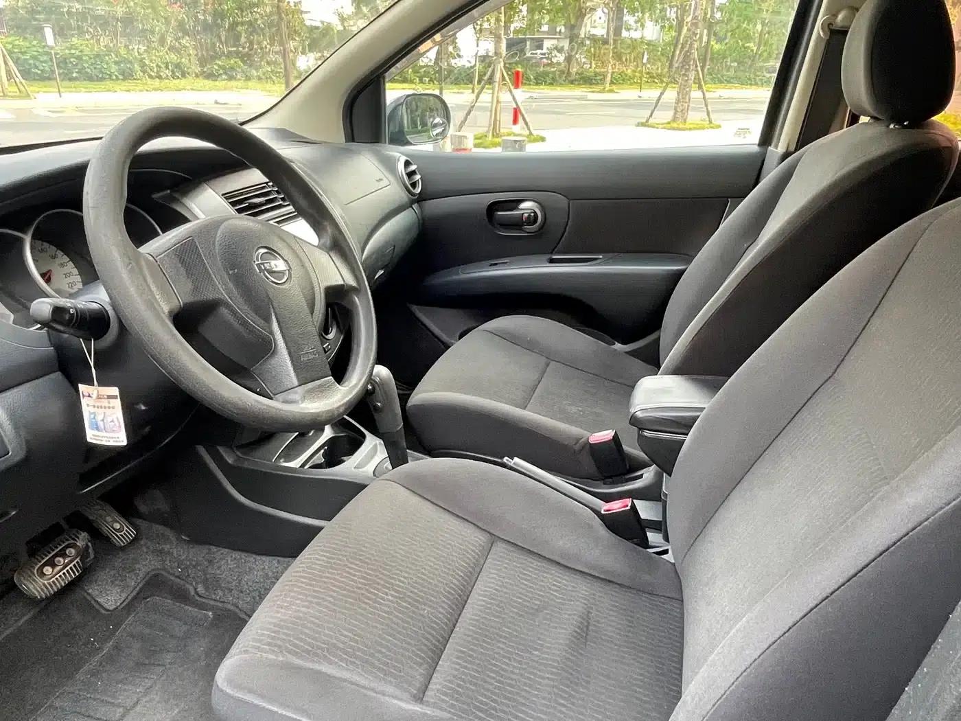 Nissan Livina 2010 Sporty Edition 1.6L Automatic Standard — миниатюра 5