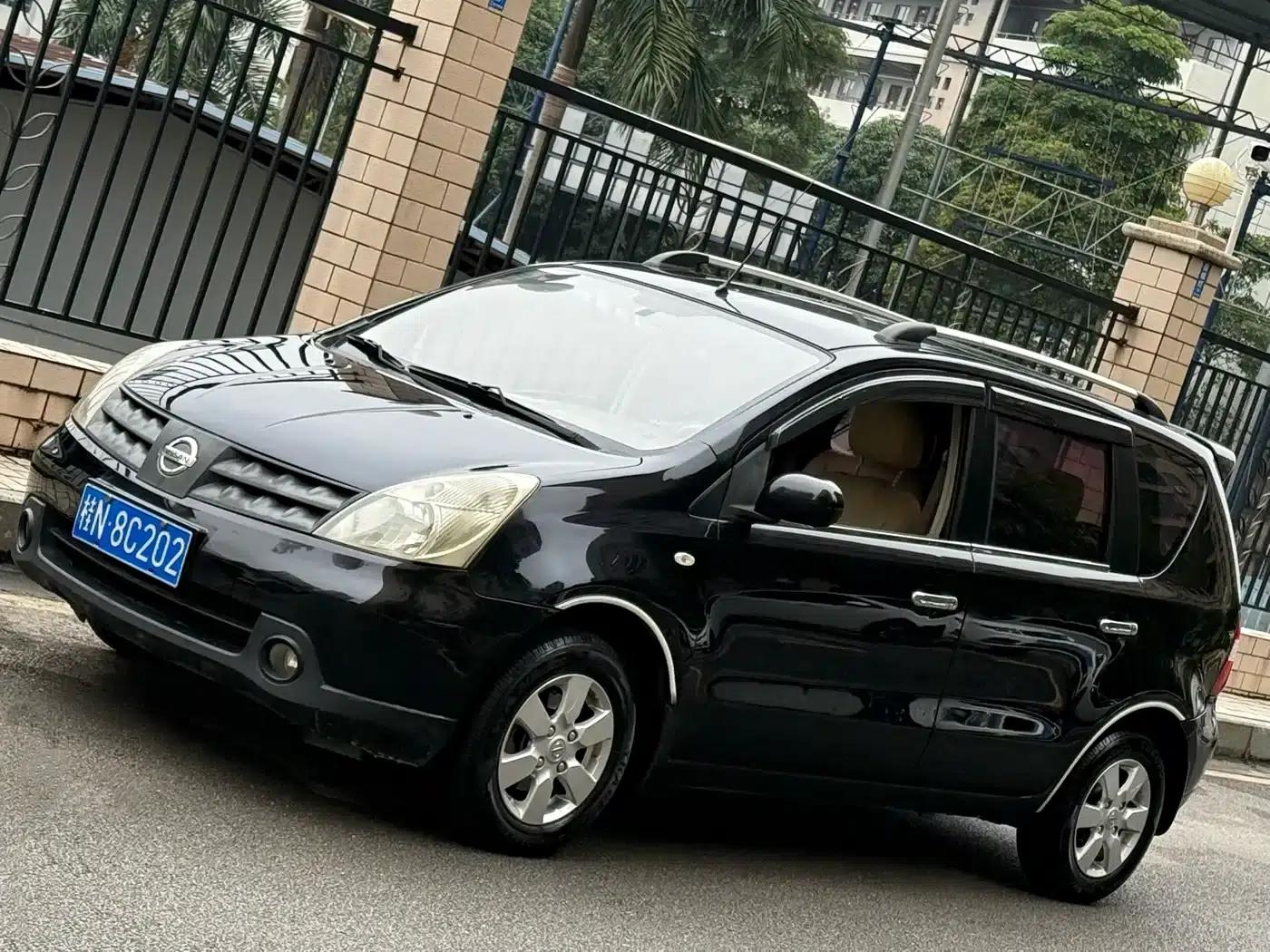 Nissan Livina 2010 Sporty Edition 1.6L Manual Intelligent — миниатюра 1