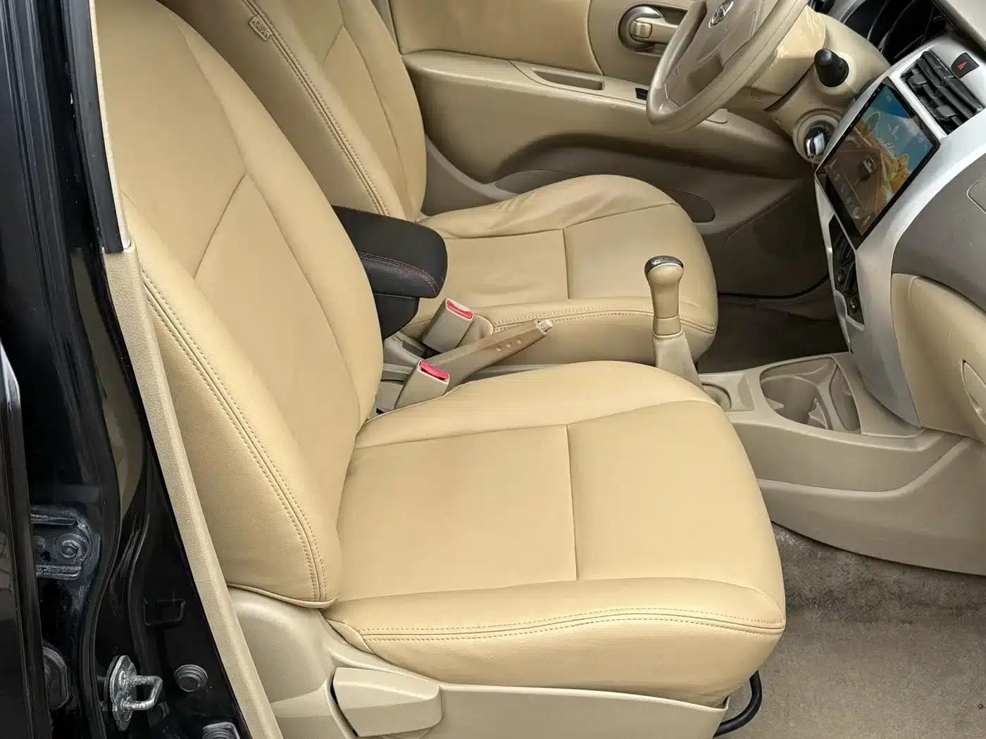 Nissan Livina 2010 Sporty Edition 1.6L Manual Intelligent — миниатюра 8