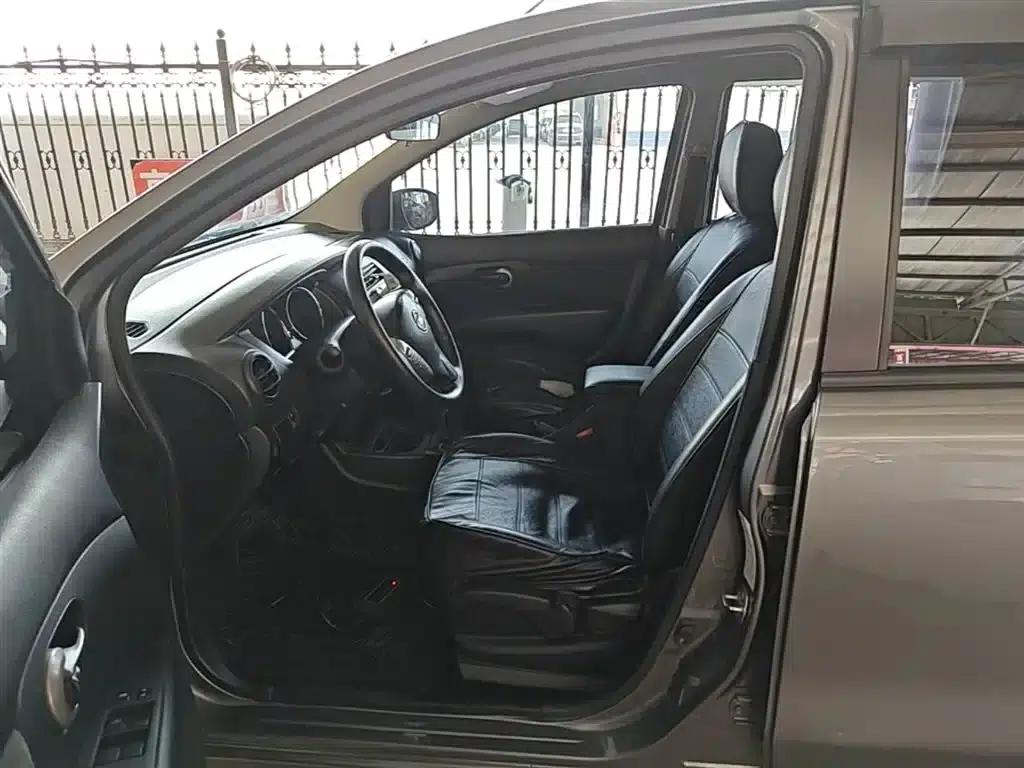 Nissan Livina 2015 1.6XE CVT Comfort Edition — миниатюра 16