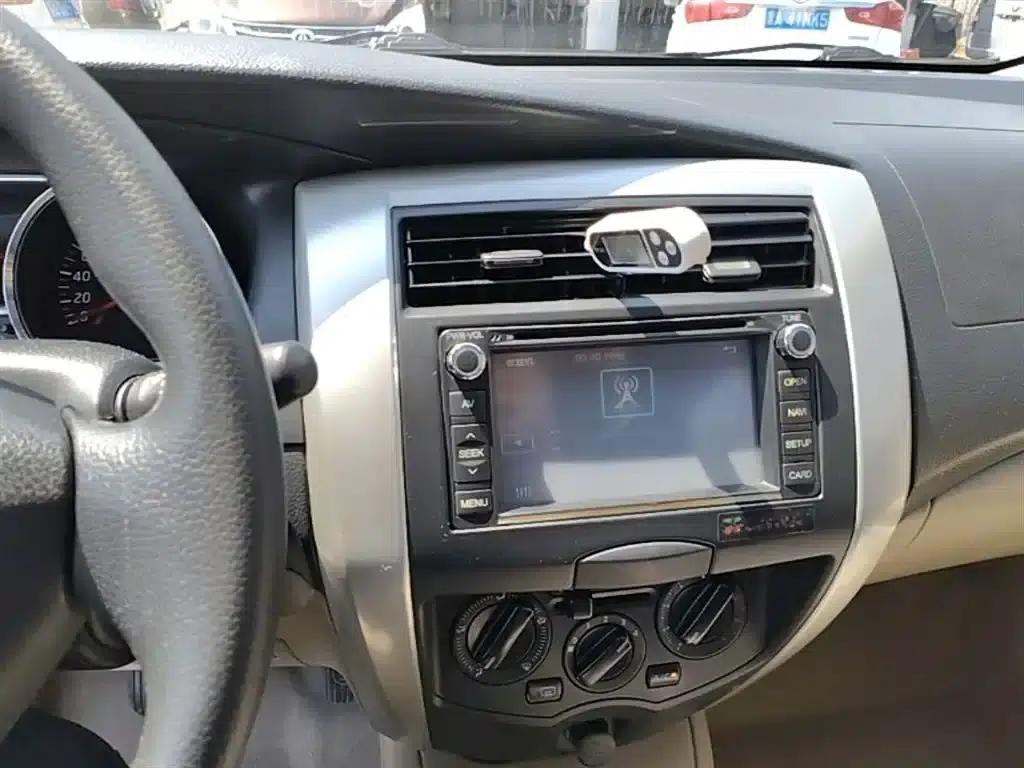 Nissan Livina 2015 1.6XE CVT Comfort Edition — миниатюра 13