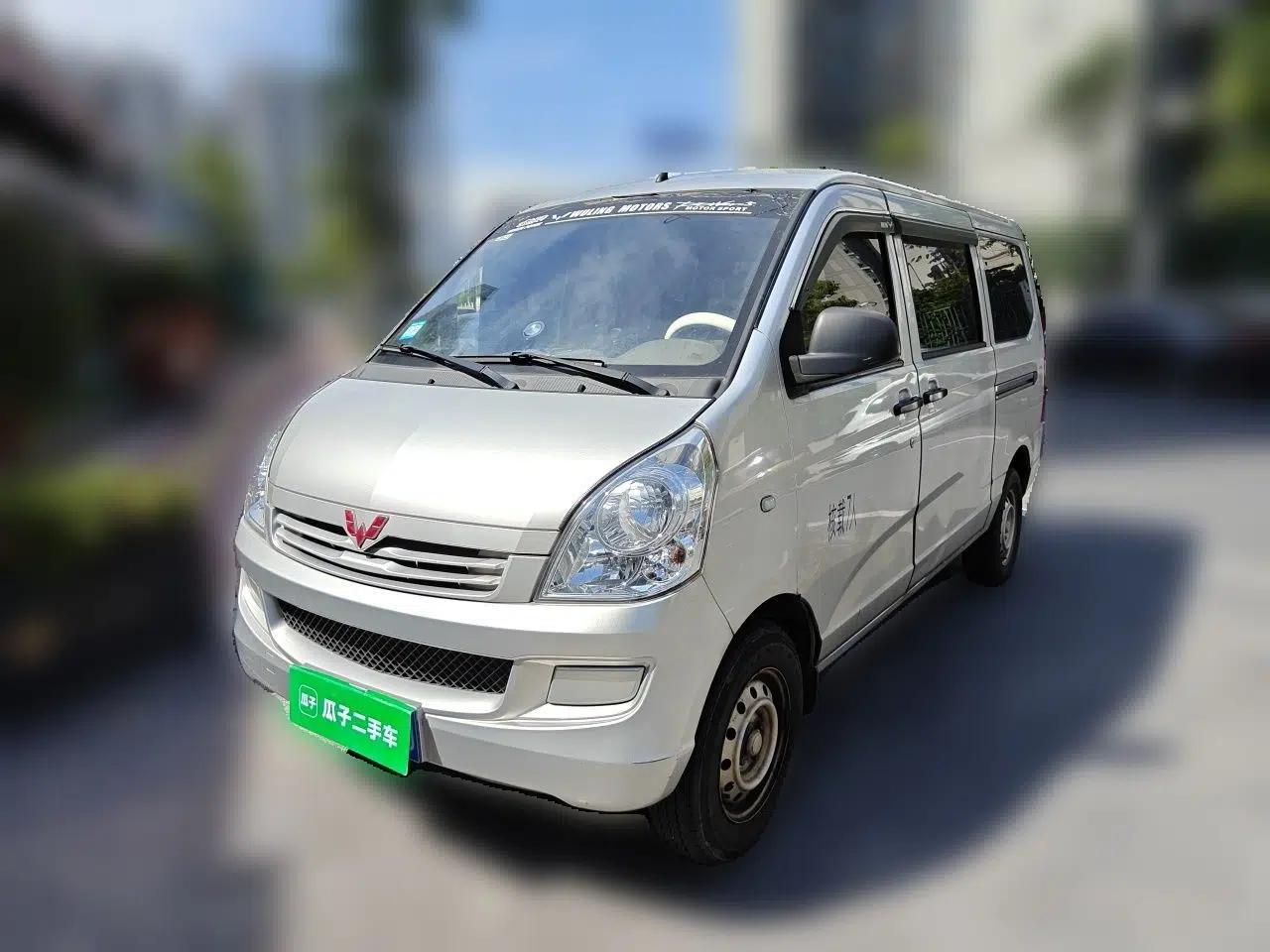 Wuling Rongguang S 2021 1.2L Base Model 7-Seater LSI — миниатюра 1