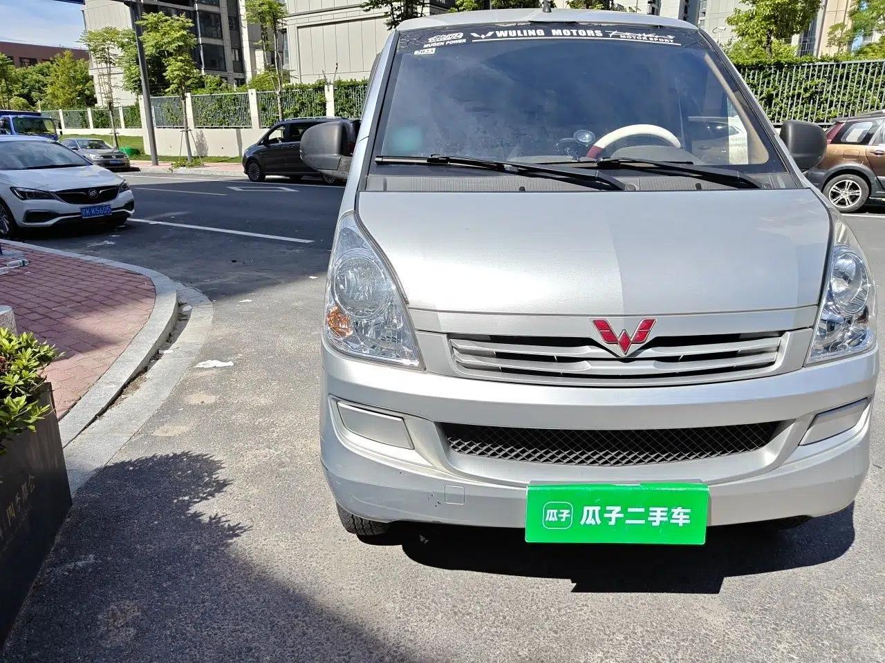 Wuling Rongguang S 2021 1.2L Base Model 7-Seater LSI — миниатюра 7