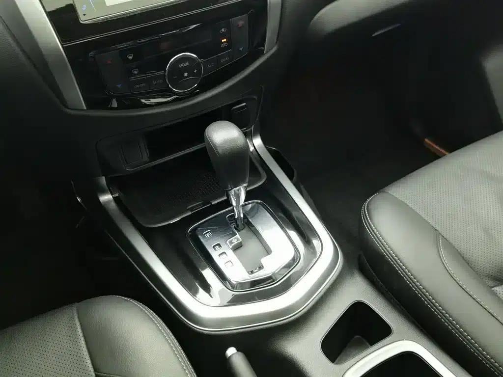 Nissan Terra 2020 2.5L XL Upper Automatic 2WD Luxury Edition — миниатюра 13