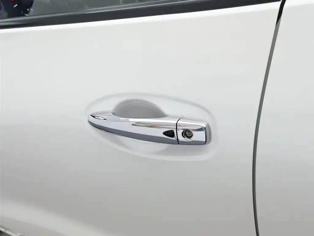 Nissan Terra 2020 2.5L XL Upper Automatic 2WD Luxury Edition — миниатюра 18