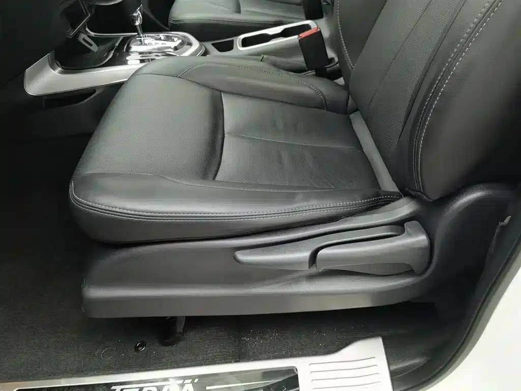 Nissan Terra 2020 2.5L XL Upper Automatic 2WD Luxury Edition — миниатюра 20