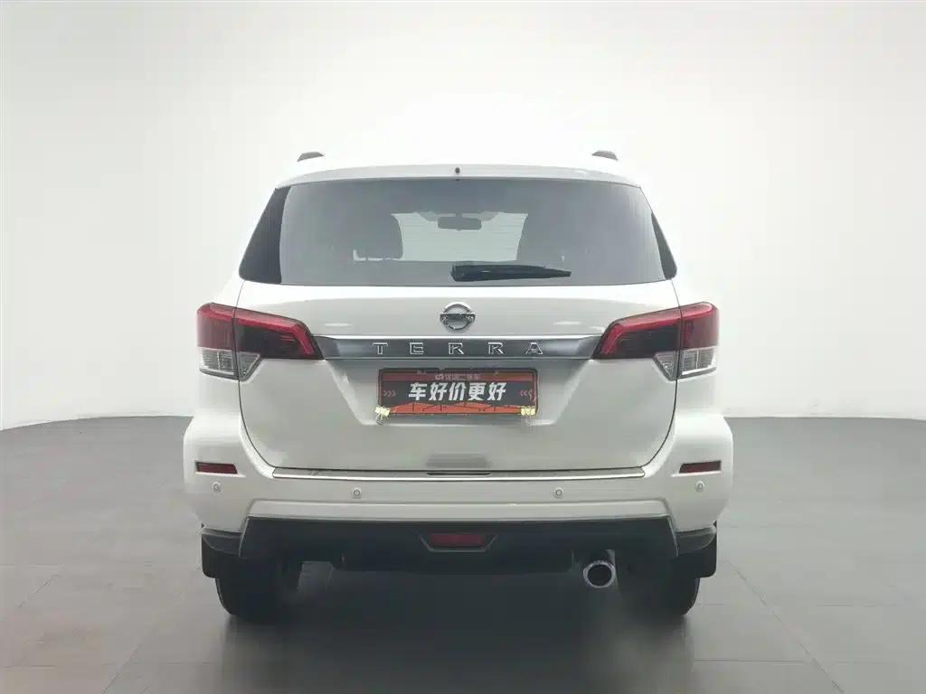 Nissan Terra 2020 2.5L XL Upper Automatic 2WD Luxury Edition — миниатюра 4