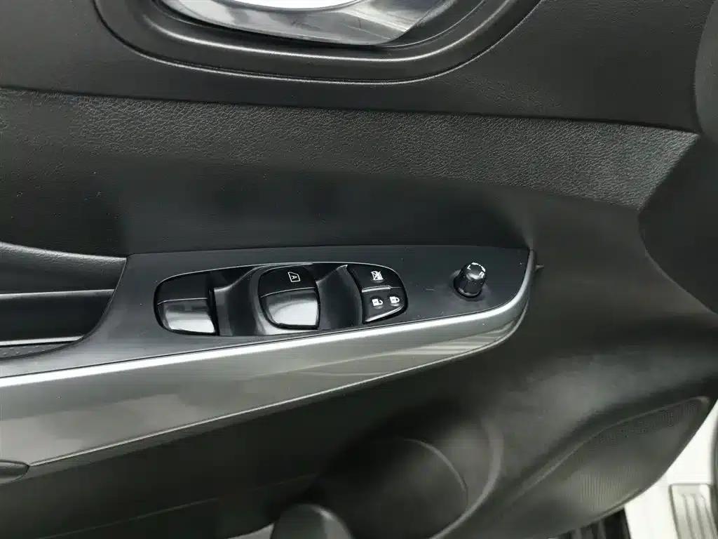 Nissan Terra 2020 2.5L XL Upper Automatic 2WD Luxury Edition — миниатюра 9