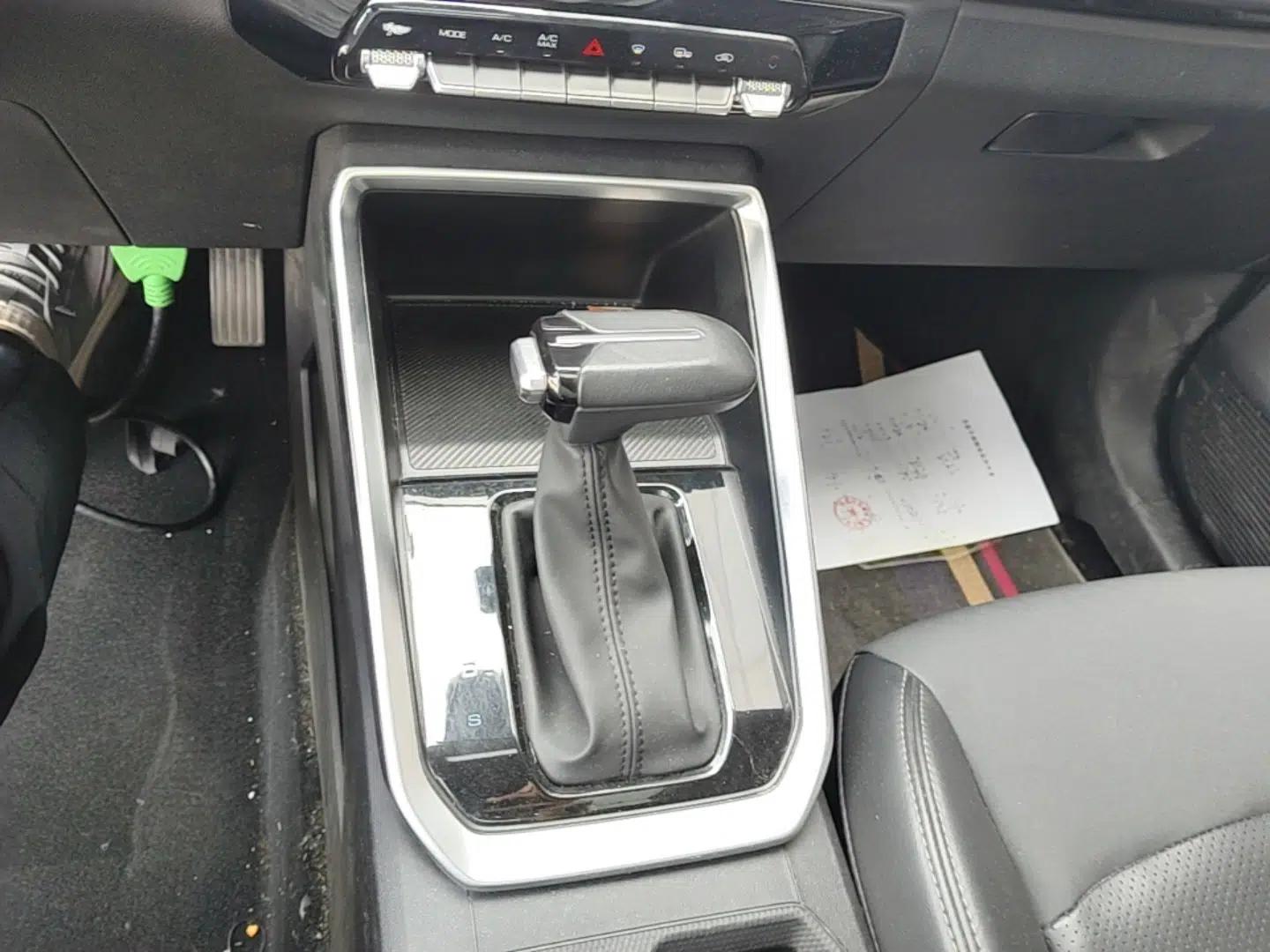 Wuling Alvez 2022 1.5L CVT Comfort Edition — миниатюра 17
