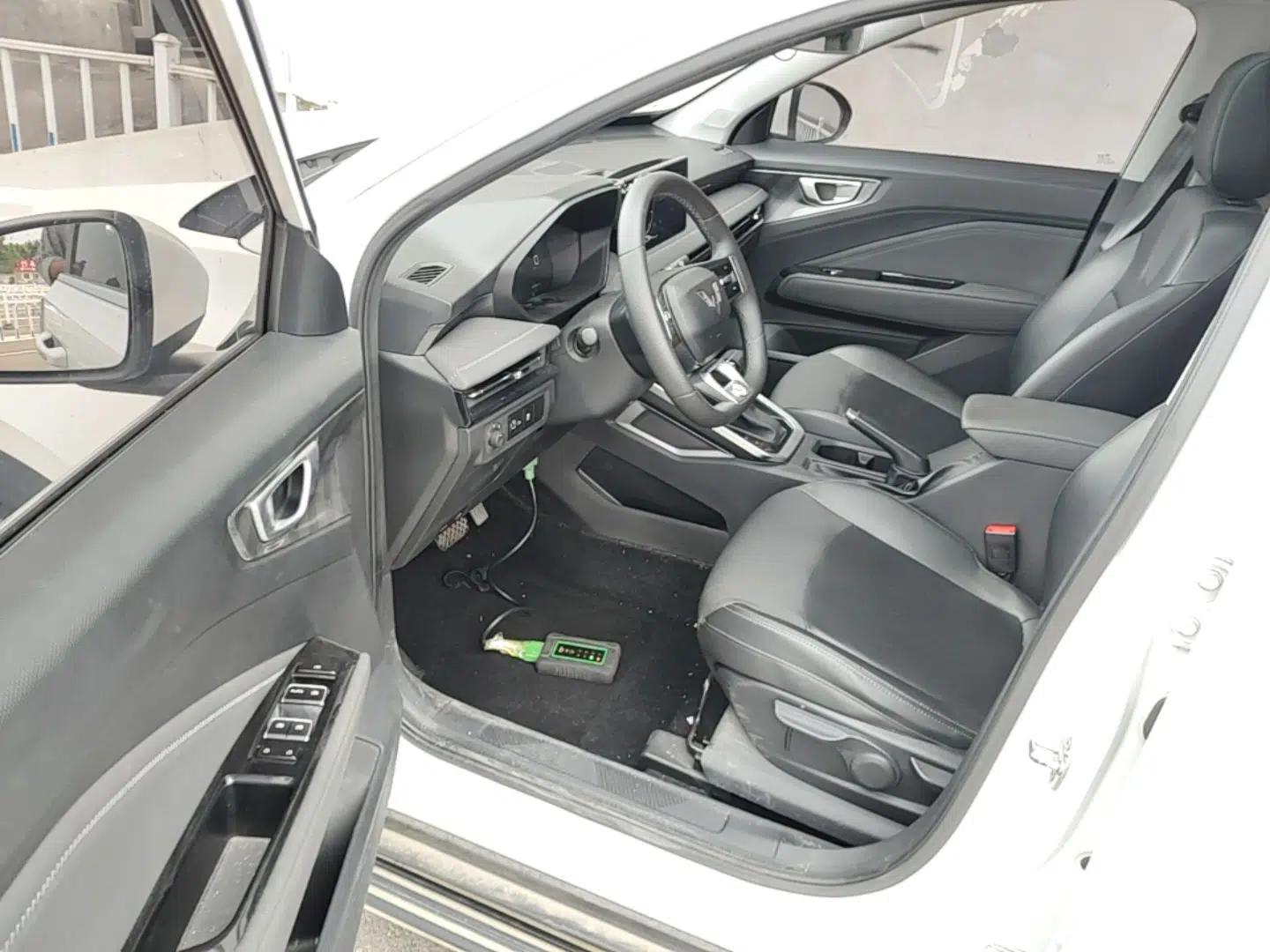Wuling Alvez 2022 1.5L CVT Comfort Edition — миниатюра 19