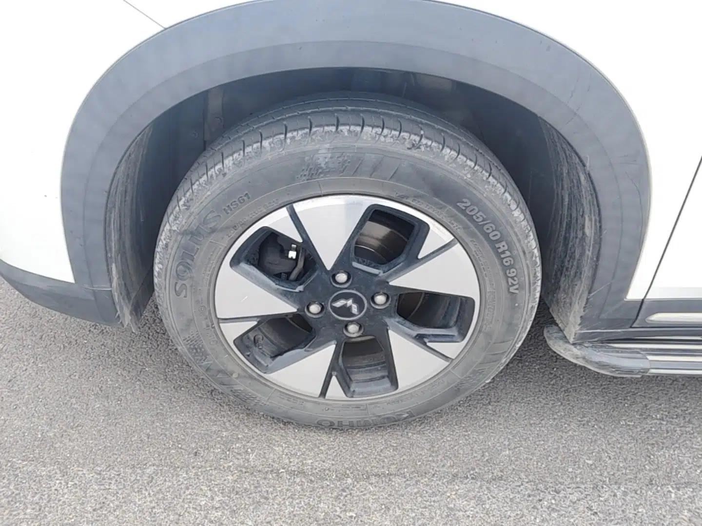 Wuling Alvez 2022 1.5L CVT Comfort Edition — миниатюра 8
