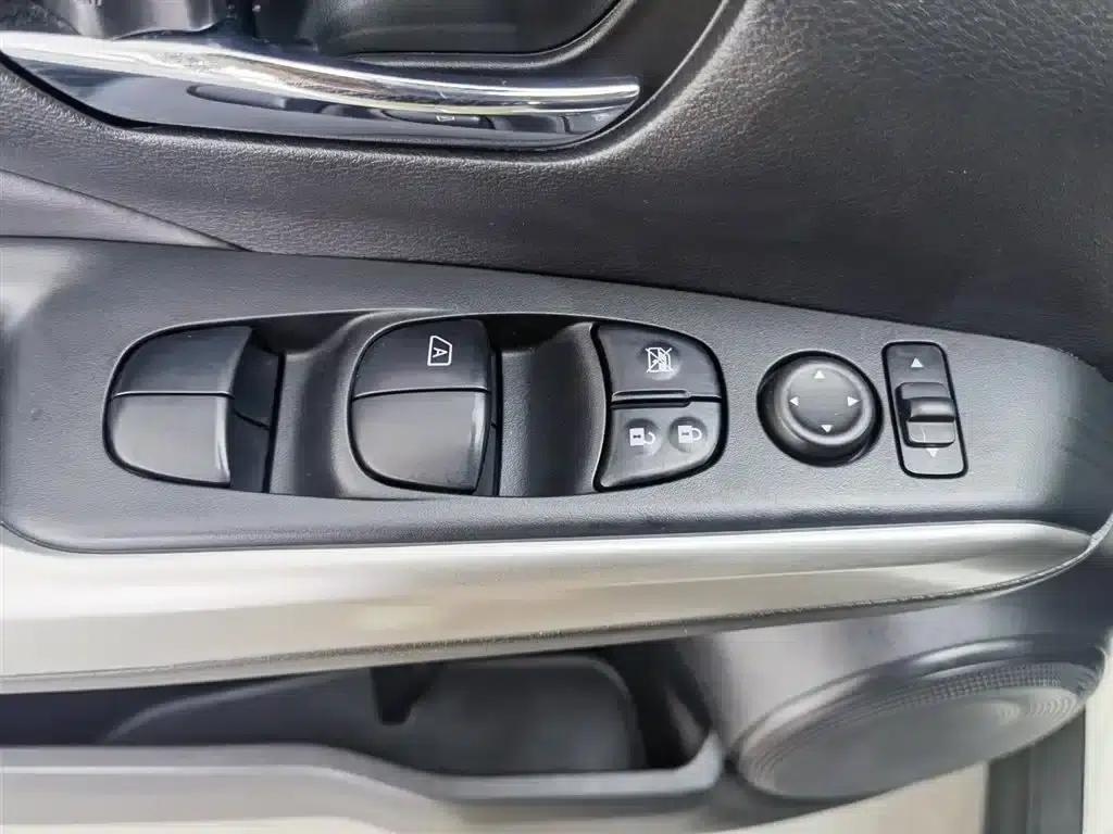 Nissan Kicks 2019 1.5L CVT Smart Luxury Edition — миниатюра 9