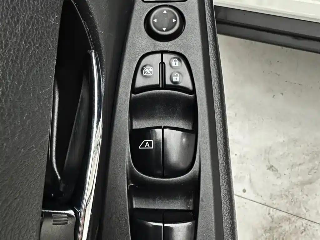 Nissan Kicks 2022 1.5L CVT XV Luxury Edition — миниатюра 16