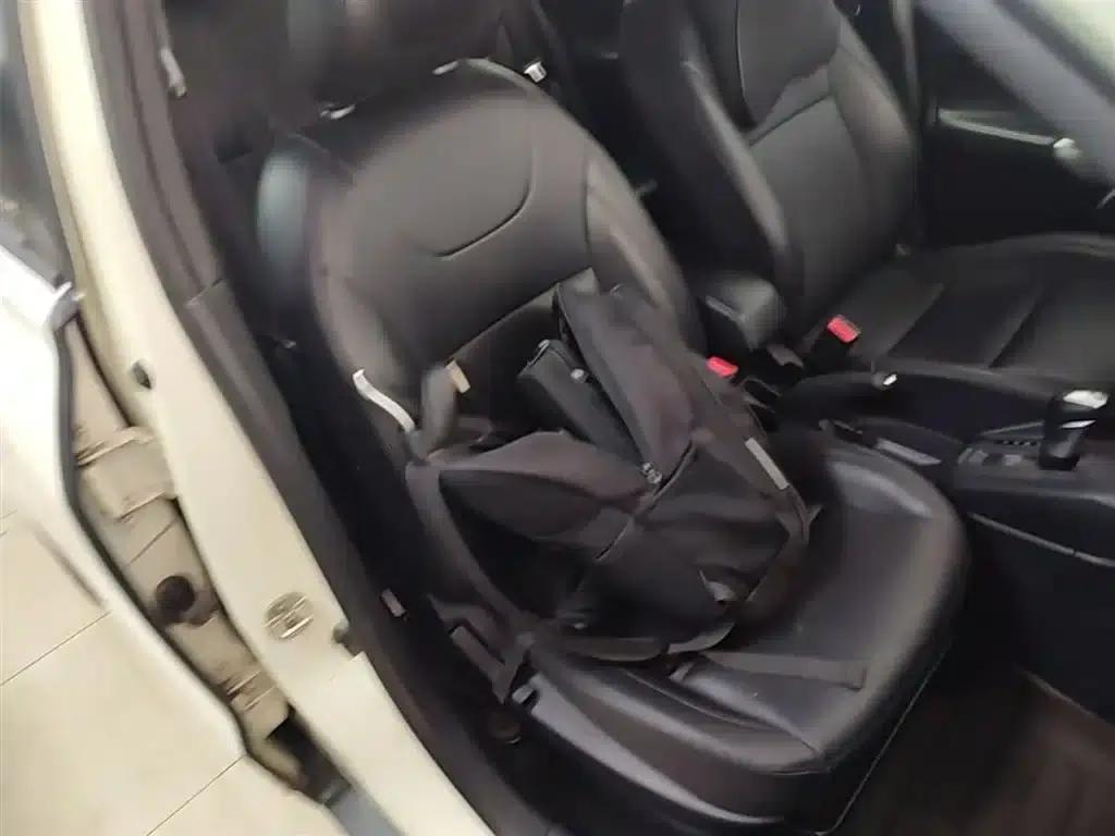 Nissan Kicks 2017 1.5L CVT Cool Edition — миниатюра 25
