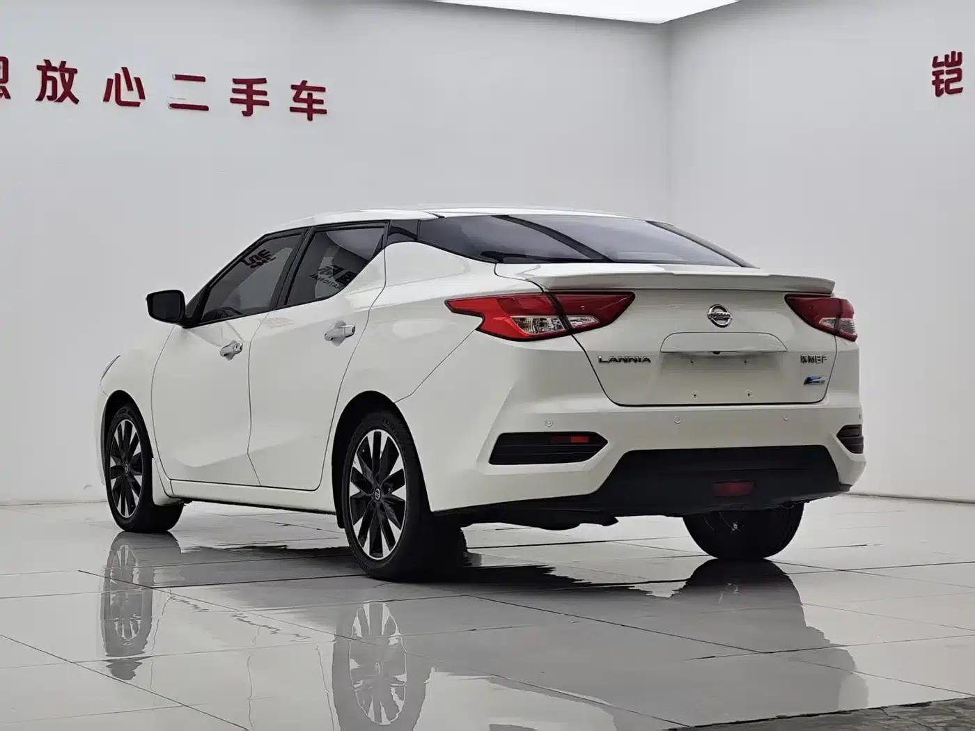 Nissan Bluebird 2016 1.6L CVT Smart Edition — миниатюра 24